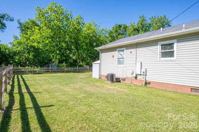 807 Willow Lane, Bessemer City, NC 28016
