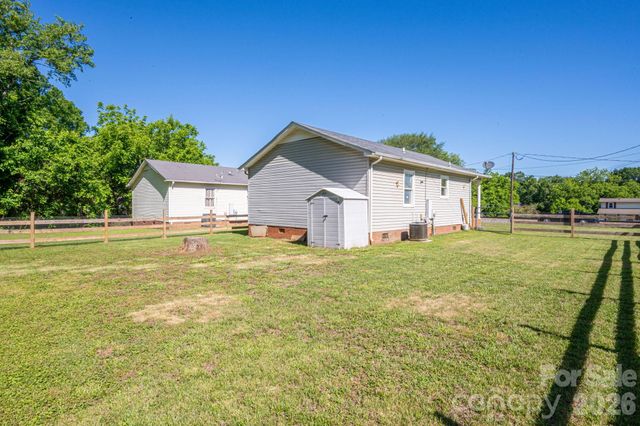 807 Willow Lane, Bessemer City, NC 28016