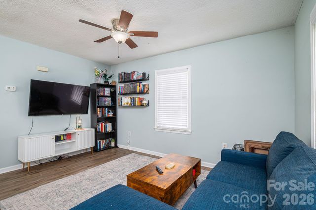 807 Willow Lane, Bessemer City, NC 28016