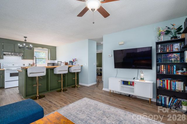 807 Willow Lane, Bessemer City, NC 28016