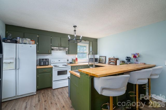 807 Willow Lane, Bessemer City, NC 28016