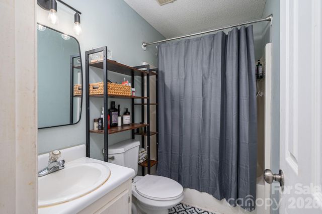 807 Willow Lane, Bessemer City, NC 28016