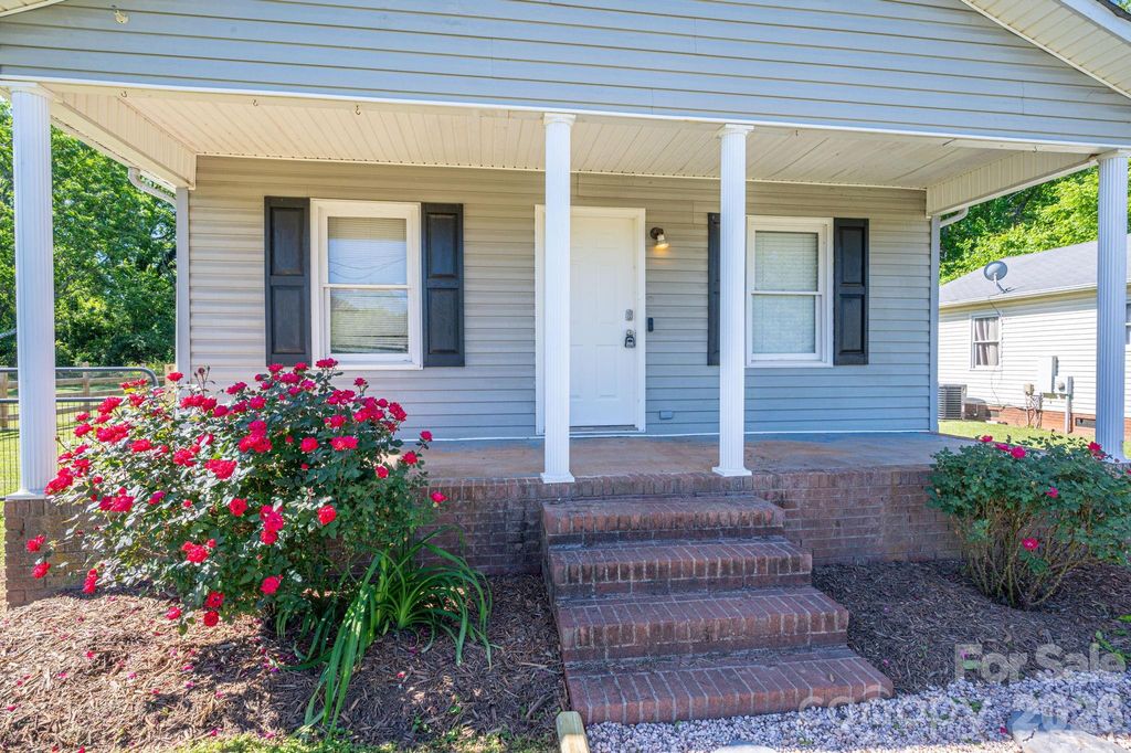 807 Willow Lane, Bessemer City, NC 28016