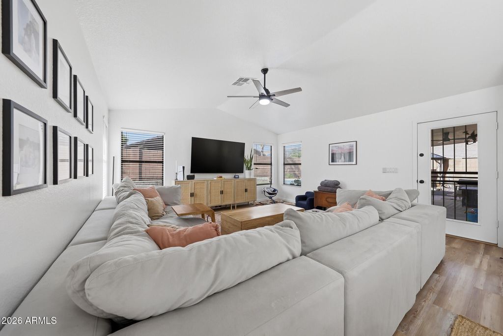 10414 W DALEY Lane, Peoria, AZ 85383 — photo 4