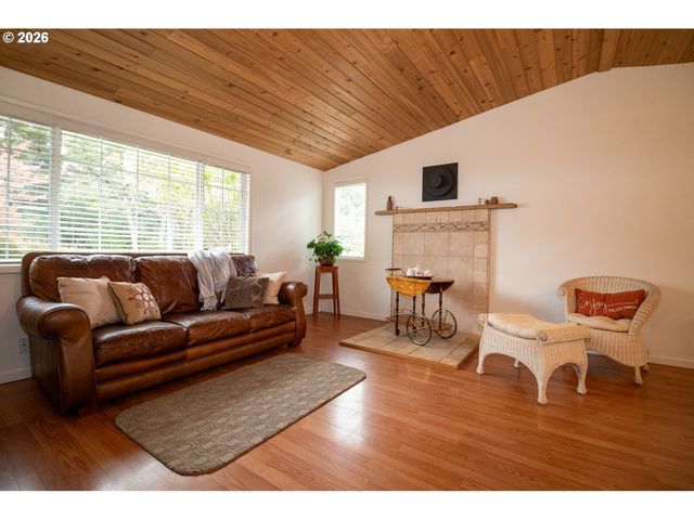 4726 SEA BREEZE Ln, Florence, OR 97439