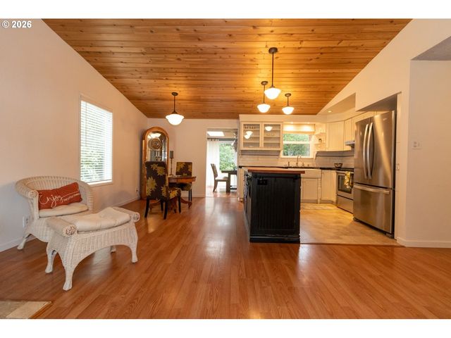 4726 SEA BREEZE Ln, Florence, OR 97439