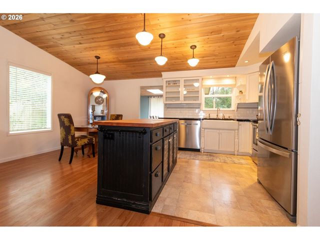 4726 SEA BREEZE Ln, Florence, OR 97439