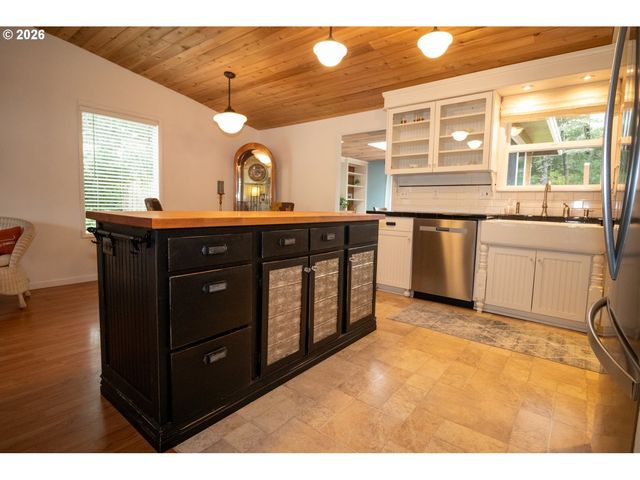 4726 SEA BREEZE Ln, Florence, OR 97439