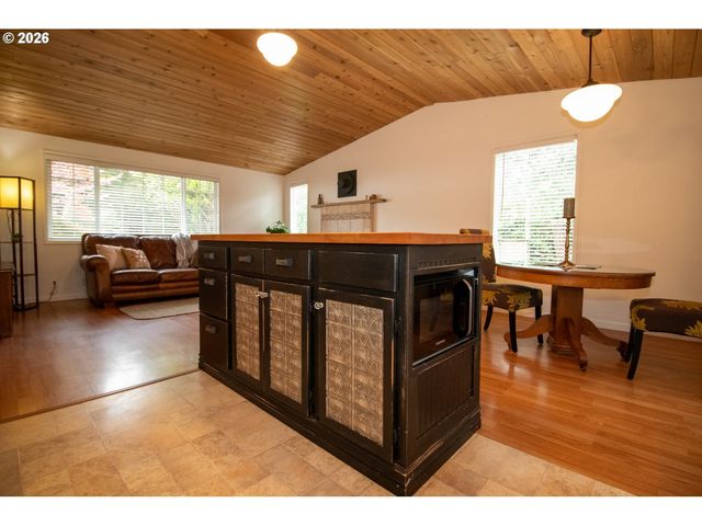 4726 SEA BREEZE Ln, Florence, OR 97439