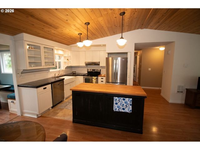 4726 SEA BREEZE Ln, Florence, OR 97439