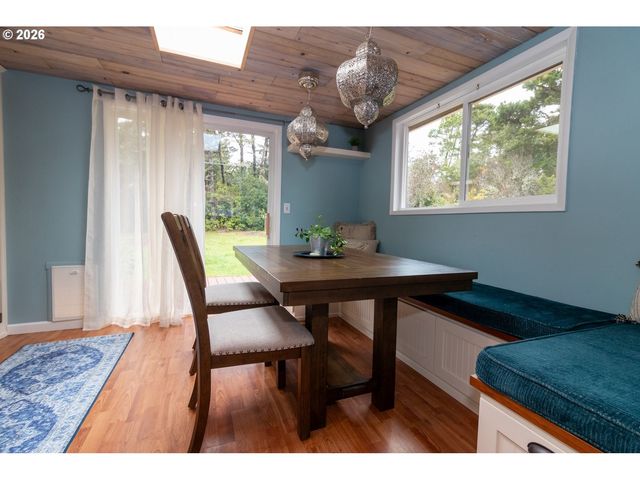 4726 SEA BREEZE Ln, Florence, OR 97439