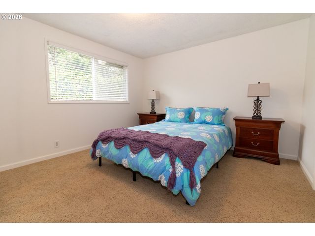 4726 SEA BREEZE Ln, Florence, OR 97439