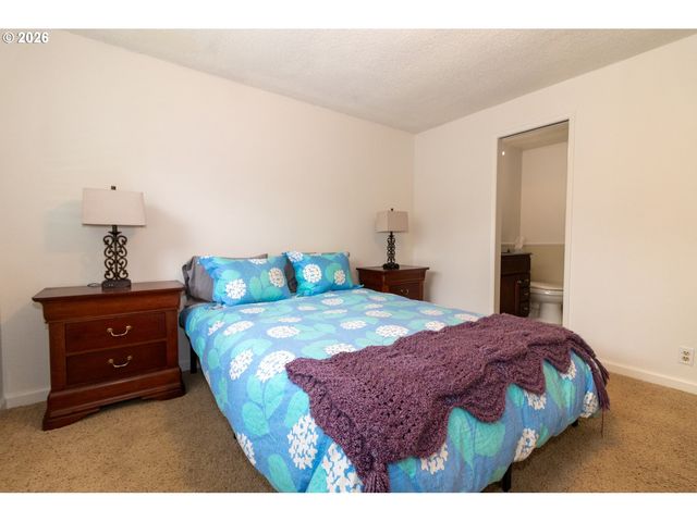 4726 SEA BREEZE Ln, Florence, OR 97439