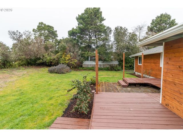 4726 SEA BREEZE Ln, Florence, OR 97439