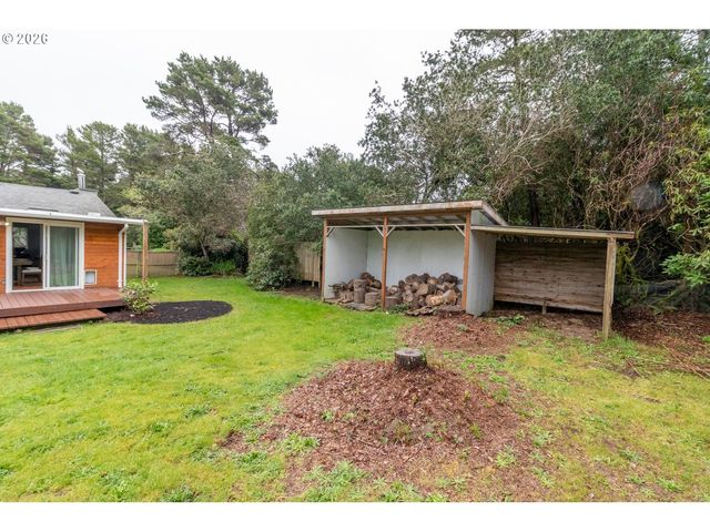 4726 SEA BREEZE Ln, Florence, OR 97439