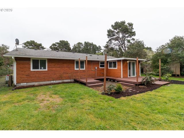 4726 SEA BREEZE Ln, Florence, OR 97439