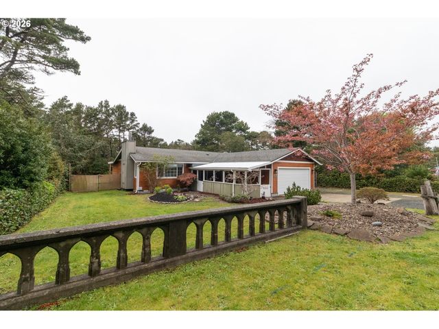 4726 SEA BREEZE Ln, Florence, OR 97439