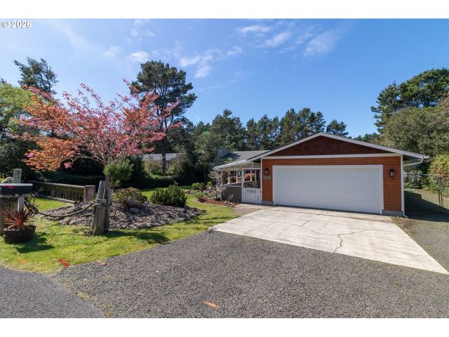 4726 SEA BREEZE Ln, Florence, OR 97439
