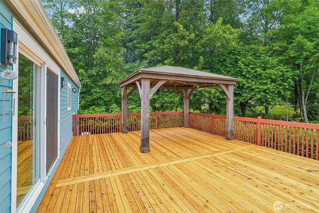 215 105th Avenue E, Edgewood, WA 98372