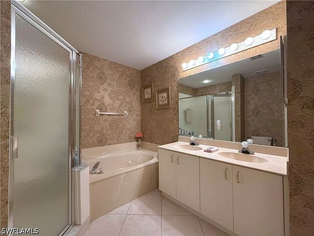 6580 Huntington Lakes CIR 202, Naples, FL 34119