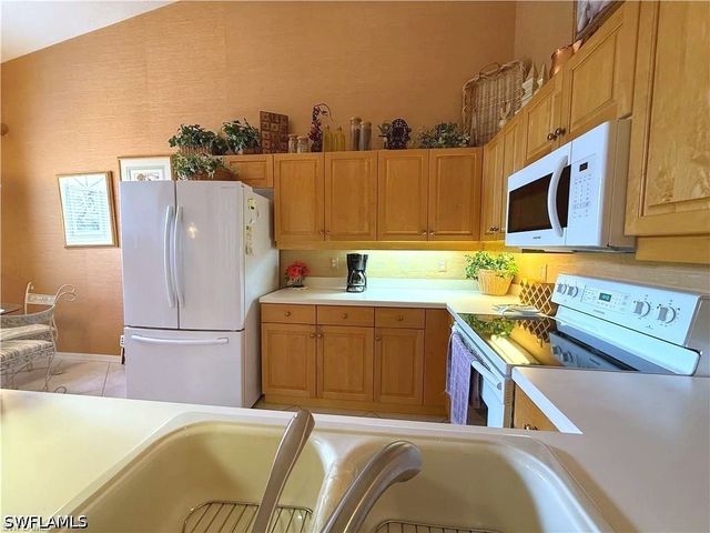 6580 Huntington Lakes CIR 202, Naples, FL 34119