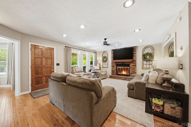 5915 E 164th Street S, Bixby, OK 74008