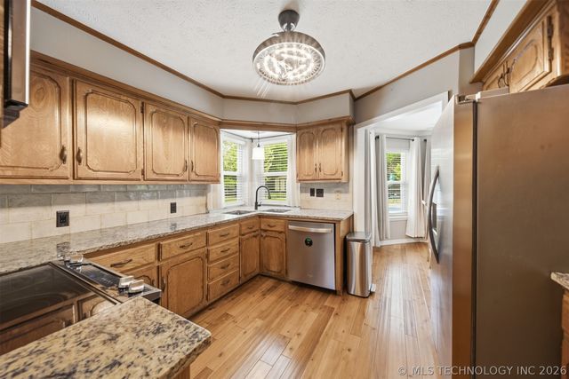 5915 E 164th Street S, Bixby, OK 74008