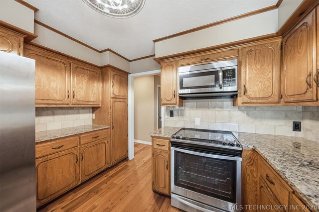 5915 E 164th Street S, Bixby, OK 74008