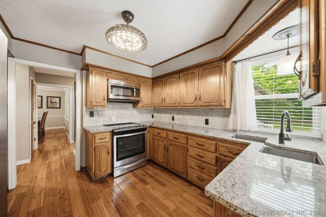 5915 E 164th Street S, Bixby, OK 74008