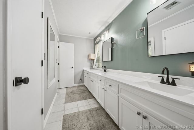 5915 E 164th Street S, Bixby, OK 74008