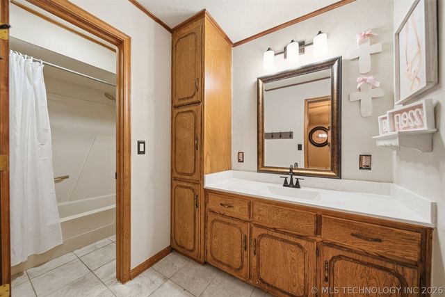 5915 E 164th Street S, Bixby, OK 74008