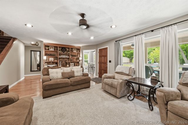 5915 E 164th Street S, Bixby, OK 74008