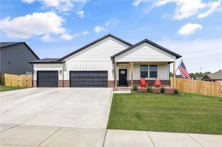 2220 Langford Street, Pea Ridge, AR 72751