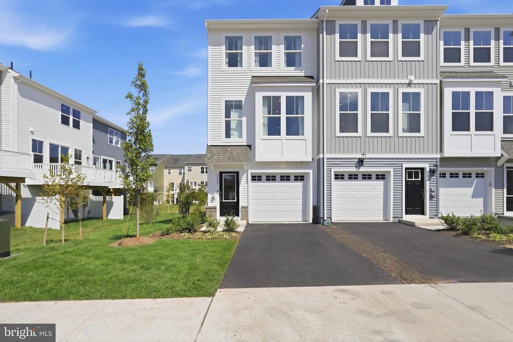 10795 PENNYWELL GARDEN RD, Manassas, VA 20112
