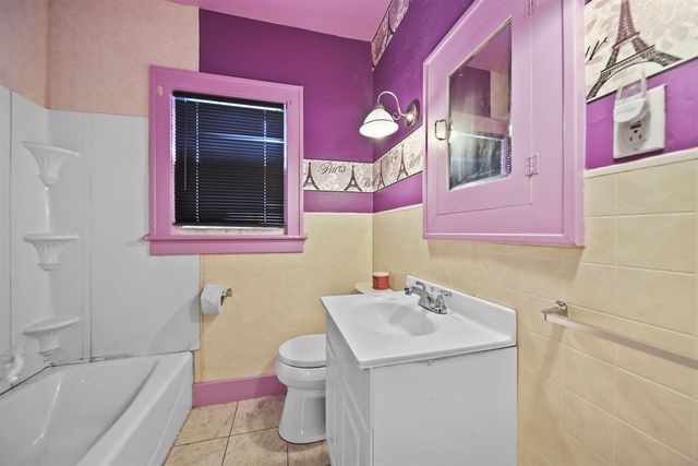 228 Wall Street, Jackson, MI 49203