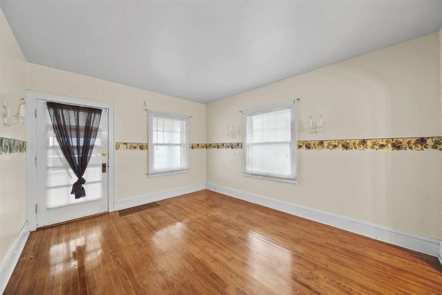 228 Wall Street, Jackson, MI 49203