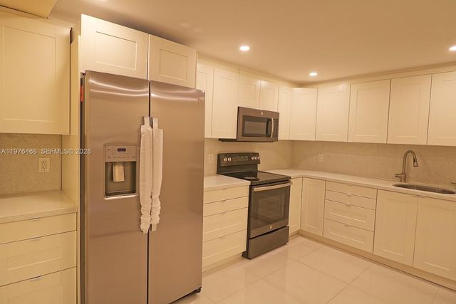 16500 Golf Club Rd 205, Weston, FL 33326