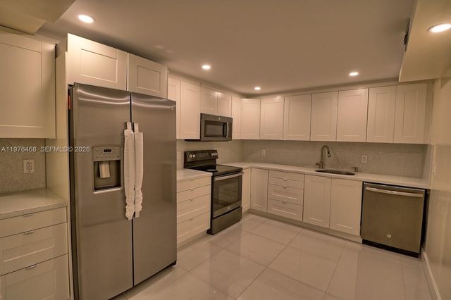 16500 Golf Club Rd 205, Weston, FL 33326