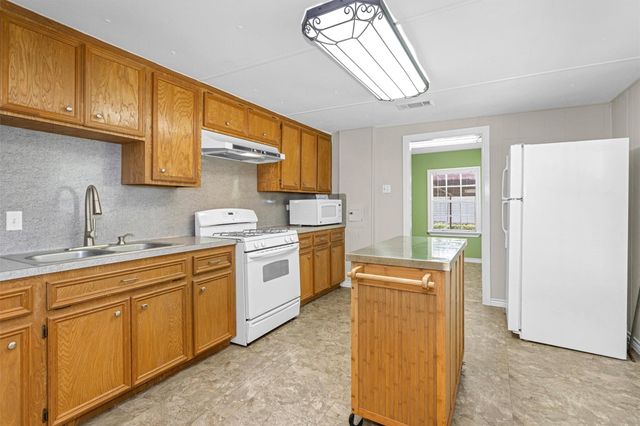 99 Main Street, Huntsville, TX 77340