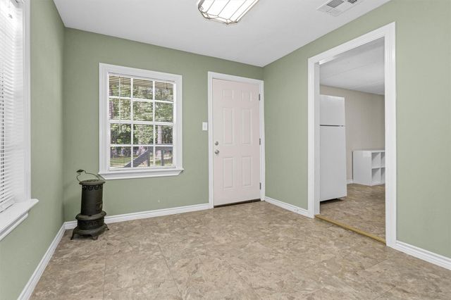 99 Main Street, Huntsville, TX 77340