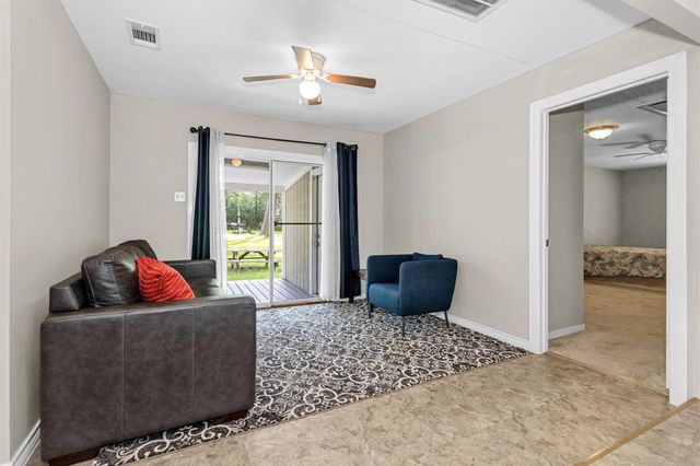 99 Main Street, Huntsville, TX 77340