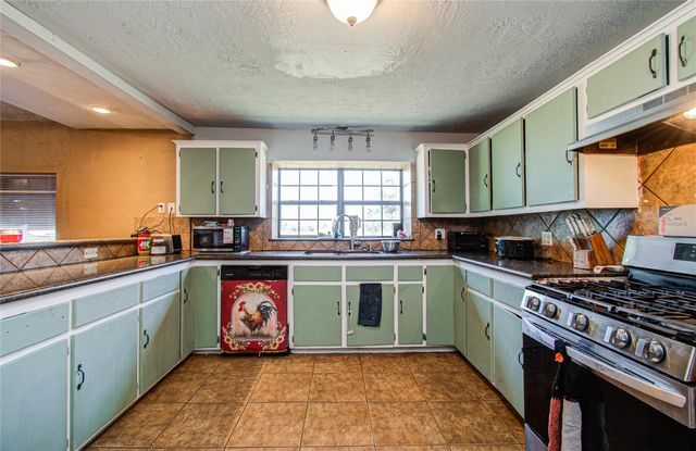 1246 Drymalla Road, Cat Spring, TX 78933