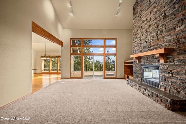 8128 N Stonehaven Dr, Hayden, ID 83835