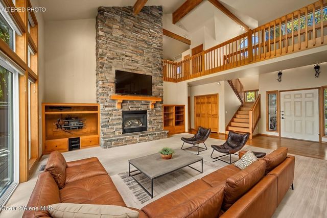 8128 N Stonehaven Dr, Hayden, ID 83835