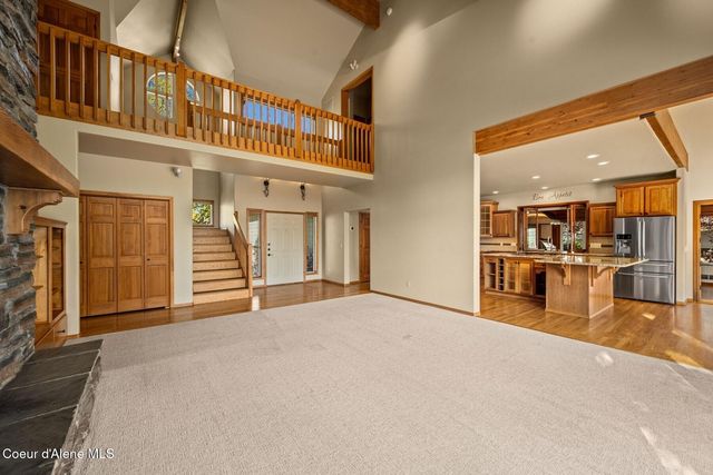 8128 N Stonehaven Dr, Hayden, ID 83835