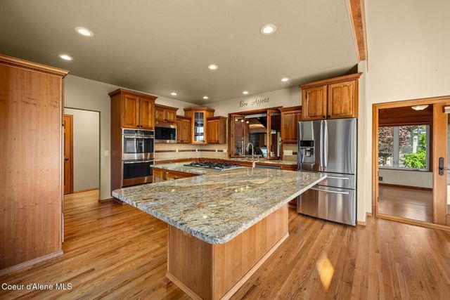 8128 N Stonehaven Dr, Hayden, ID 83835
