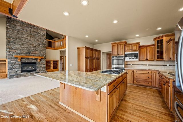 8128 N Stonehaven Dr, Hayden, ID 83835