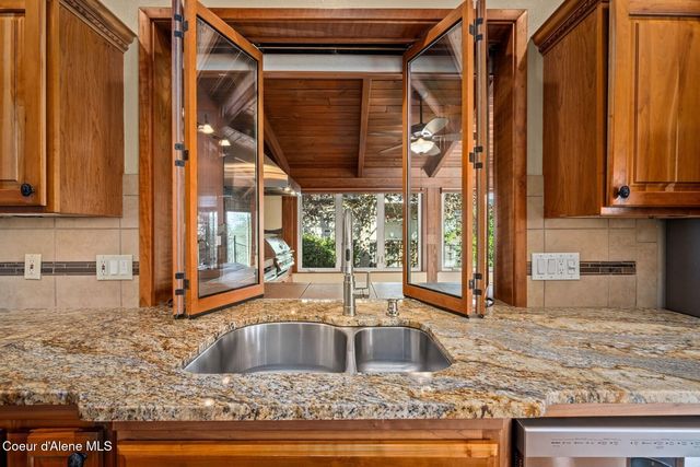 8128 N Stonehaven Dr, Hayden, ID 83835
