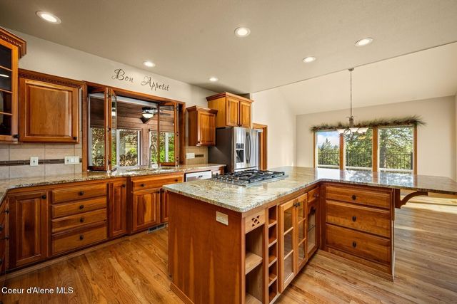 8128 N Stonehaven Dr, Hayden, ID 83835