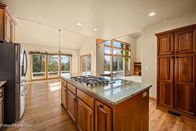 8128 N Stonehaven Dr, Hayden, ID 83835